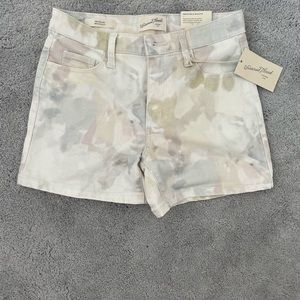 Size 0 Universal Thread 4’ Patterned jean shorts